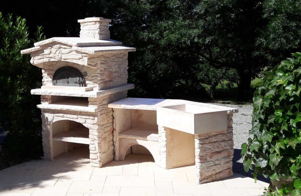 Cuisine d'été avec un four à bois Malissard