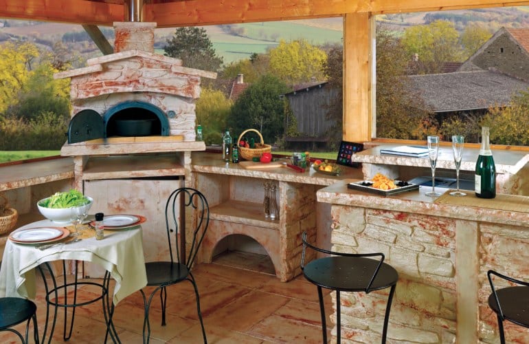 Exemple de cuisine d'été traditionnelle