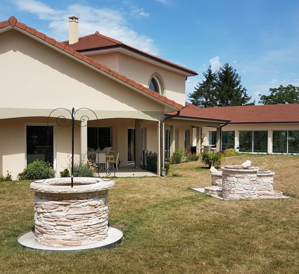 Ensemble de jardin Fontaine Oisillon 3 bacs et puits déco