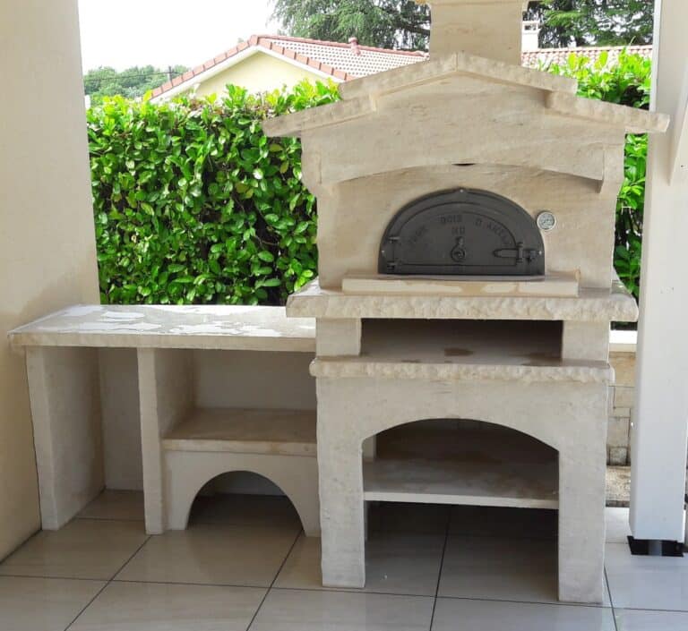 Cuisine d'été avec un four à bois Malissard