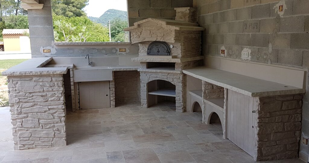 Cuisine d'été traditionnelle sur mesure