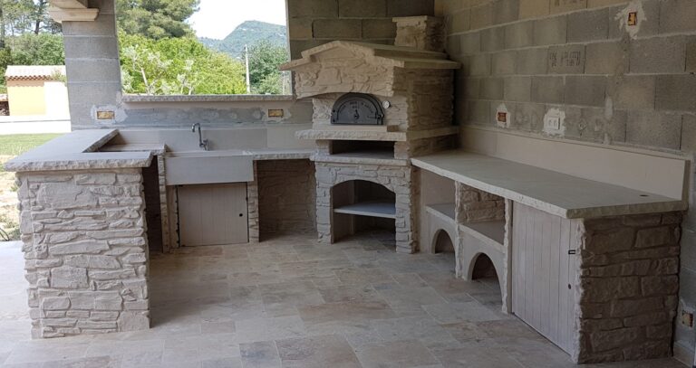 Cuisine d'été traditionnelle sur mesure